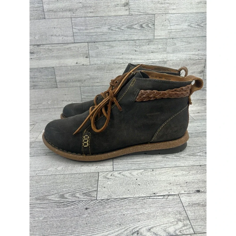 Born Handcrafted Grey Suede Leather Lace Up Chukka Ankle Boots Women Size 9.5‎